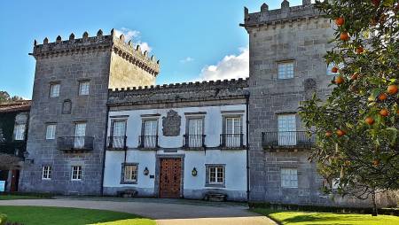 Pazo y jardines Quiñones de León (museo municipal)