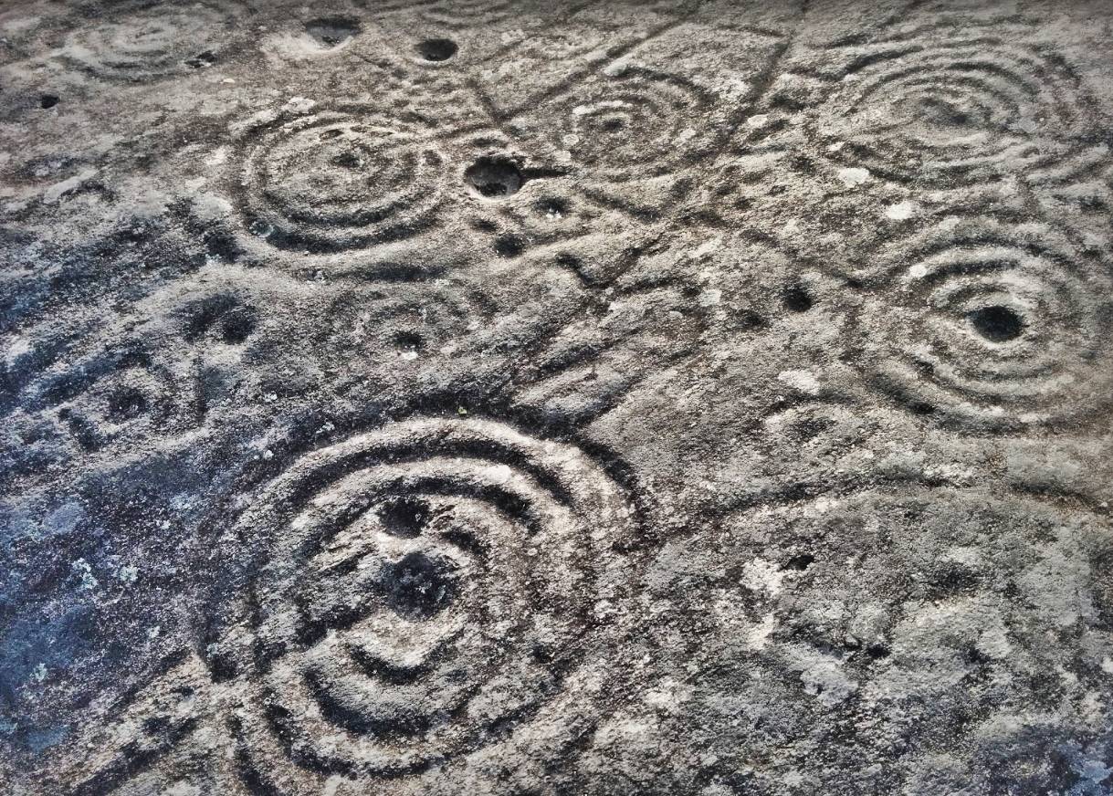 Laberintos y petroglifos de Mogor