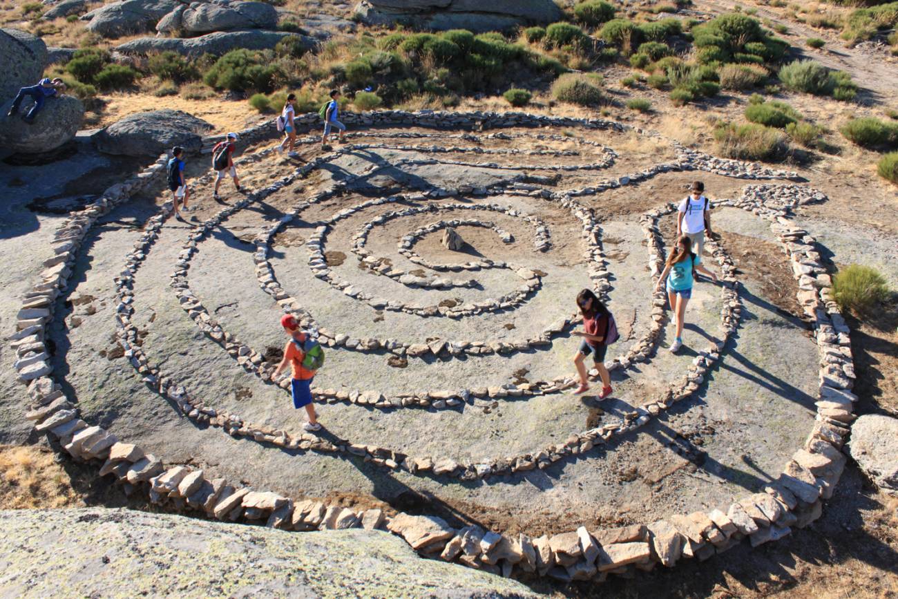 Laberintos y petroglifos de Mogor