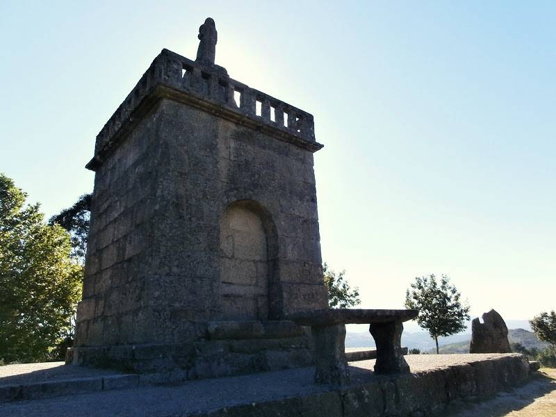 Capela e cruz do Monte de Cristo Rei